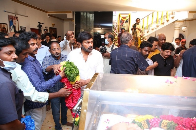 Celebs Pay Condolences to Superstar Krishna 02 - 51 / 113 photos