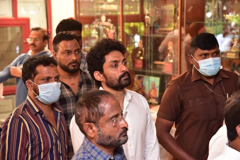 Celebs Pay Condolences to Superstar Krishna 02 - 57 / 113 photos