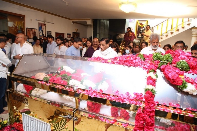 Celebs Pay Condolences to Superstar Krishna 02 - 62 / 113 photos