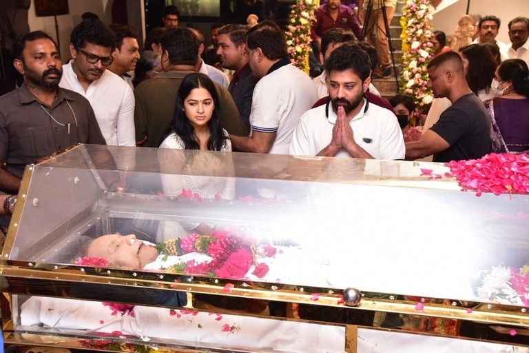 Celebs Pay Condolences to Superstar Krishna 02 - 79 / 113 photos