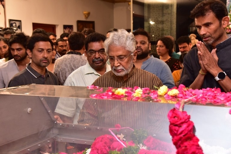 Celebs Pay Condolences to Superstar Krishna - 22 / 96 photos