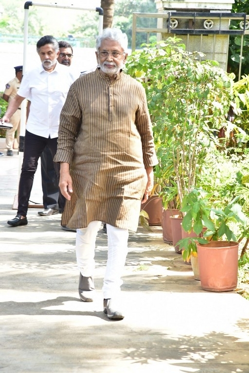 Celebs Pay Condolences to Superstar Krishna - 25 / 96 photos