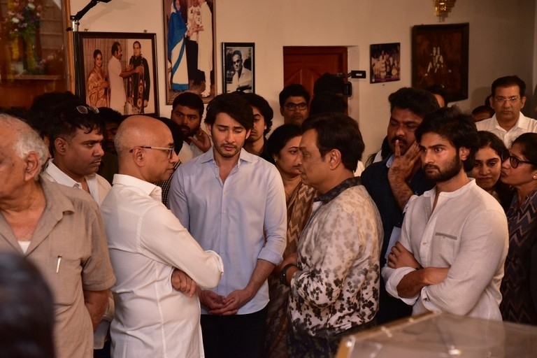 Celebs Pay Condolences to Superstar Krishna - 26 / 96 photos