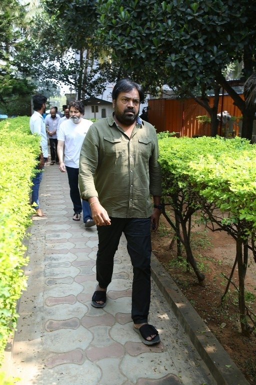 Celebs Pay Condolences to Superstar Krishna - 28 / 96 photos