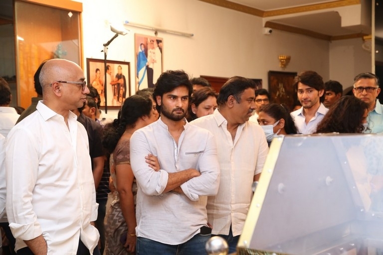 Celebs Pay Condolences to Superstar Krishna - 30 / 96 photos