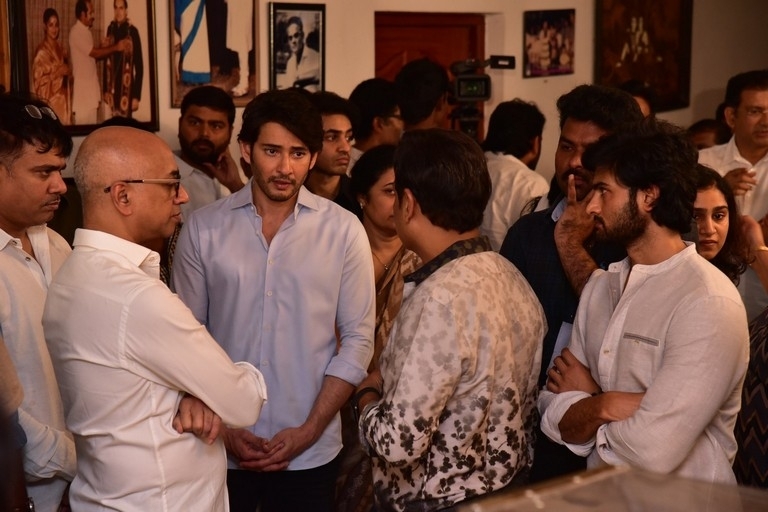 Celebs Pay Condolences to Superstar Krishna - 31 / 96 photos