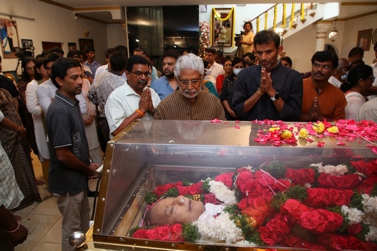 Celebs Pay Condolences to Superstar Krishna - 32 / 96 photos