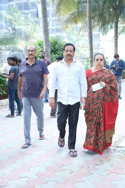 Celebs Pay Condolences to Superstar Krishna - 35 / 96 photos