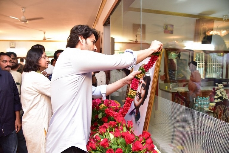 Celebs Pay Condolences to Superstar Krishna - 36 / 96 photos