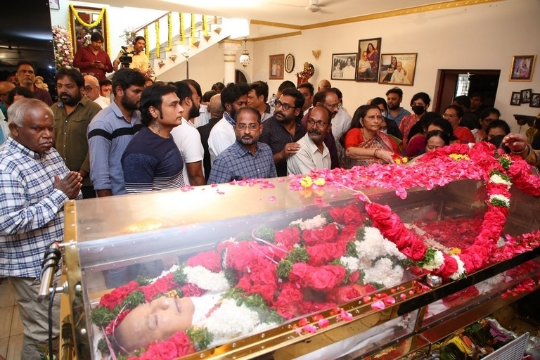 Celebs Pay Condolences to Superstar Krishna - 37 / 96 photos