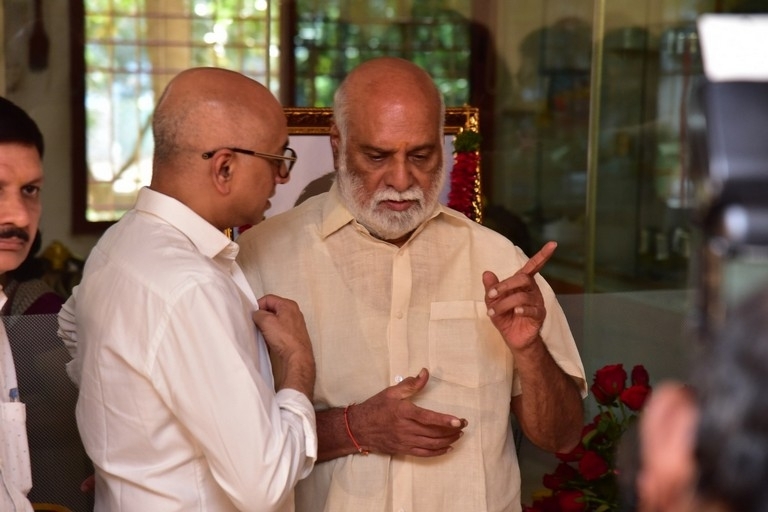 Celebs Pay Condolences to Superstar Krishna - 39 / 96 photos