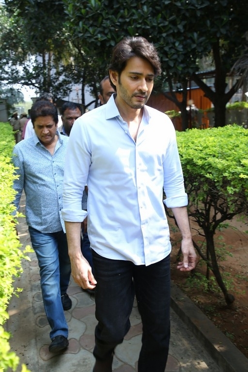 Celebs Pay Condolences to Superstar Krishna - 41 / 96 photos