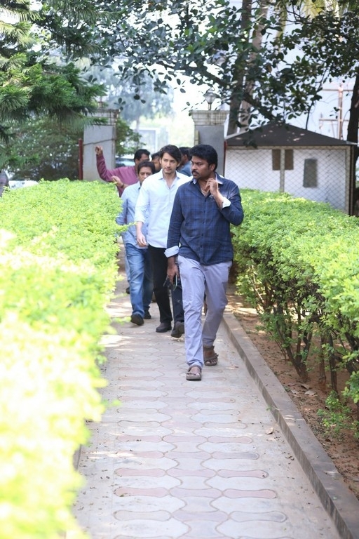 Celebs Pay Condolences to Superstar Krishna - 58 / 96 photos