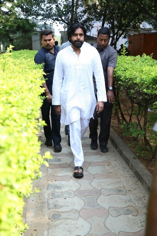Celebs Pay Condolences to Superstar Krishna - 82 / 96 photos