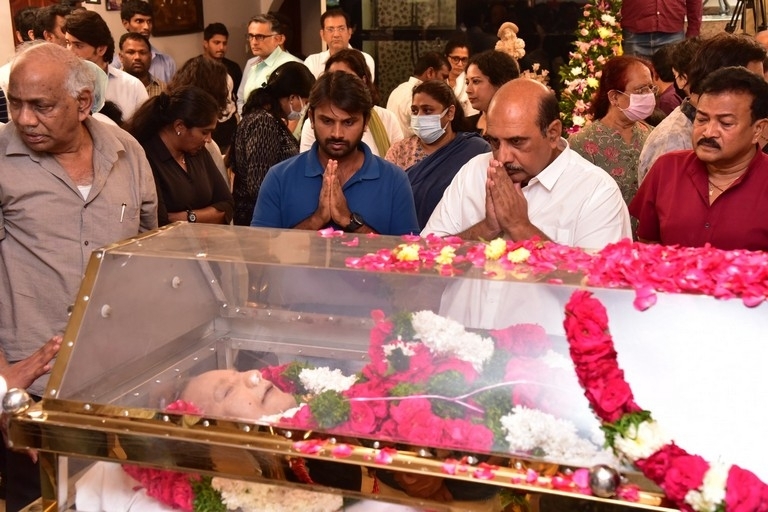 Celebs Pay Condolences to Superstar Krishna - 89 / 96 photos