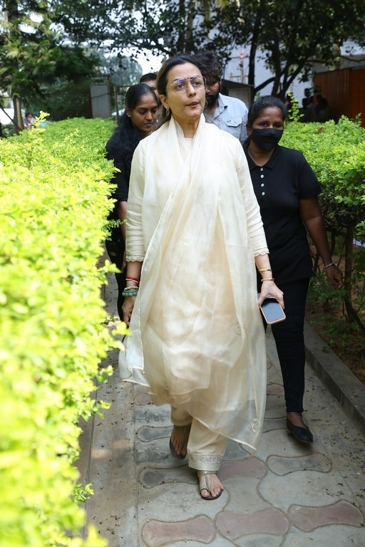 Celebs Pay Condolences to Superstar Krishna - 96 / 96 photos