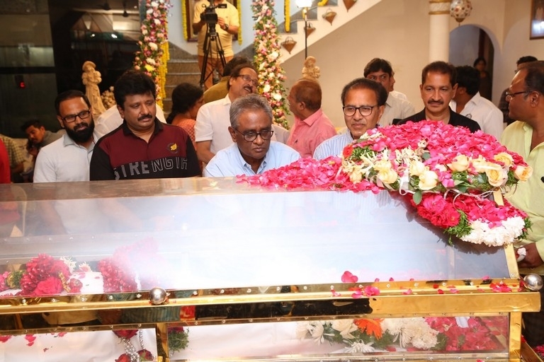 Celebs Pay Condolences to Superstar Krishna  - 24 / 111 photos