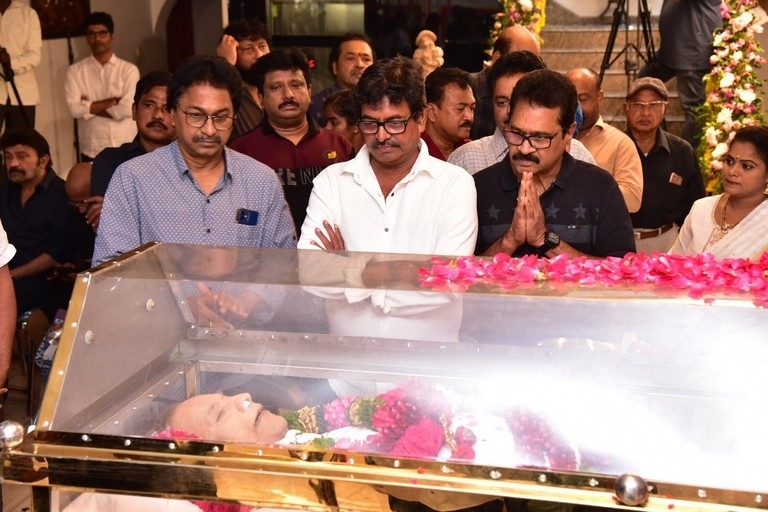 Celebs Pay Condolences to Superstar Krishna  - 26 / 111 photos