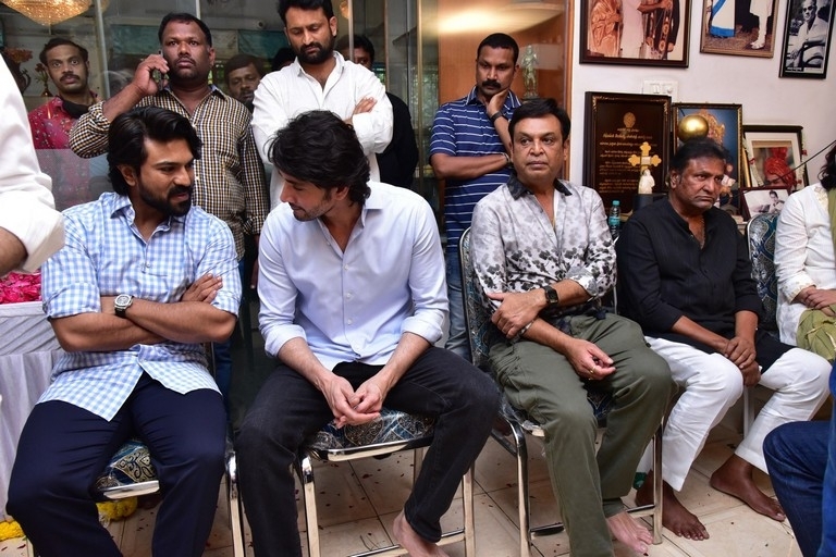 Celebs Pay Condolences to Superstar Krishna  - 30 / 111 photos