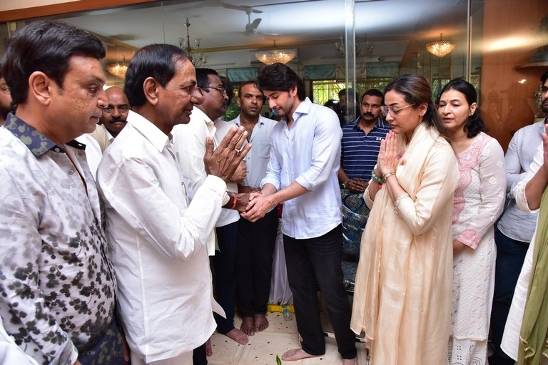 Celebs Pay Condolences to Superstar Krishna  - 31 / 111 photos
