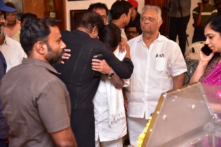 Celebs Pay Condolences to Superstar Krishna  - 32 / 111 photos