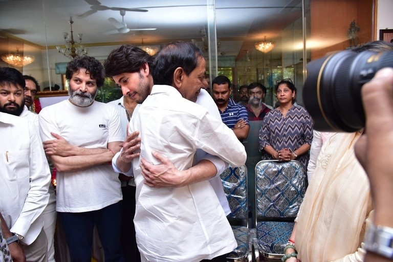 Celebs Pay Condolences to Superstar Krishna  - 33 / 111 photos