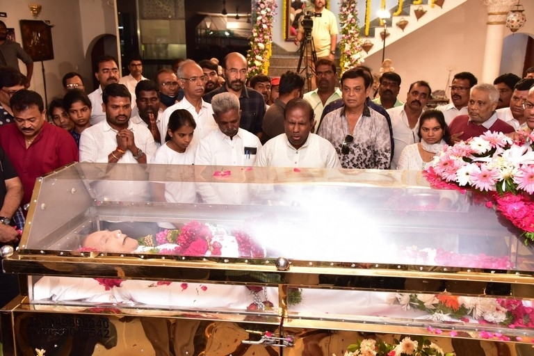 Celebs Pay Condolences to Superstar Krishna  - 35 / 111 photos