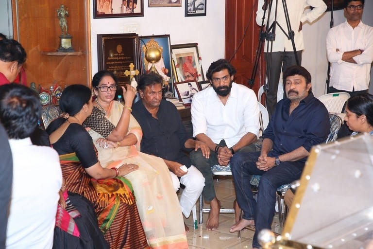 Celebs Pay Condolences to Superstar Krishna  - 38 / 111 photos