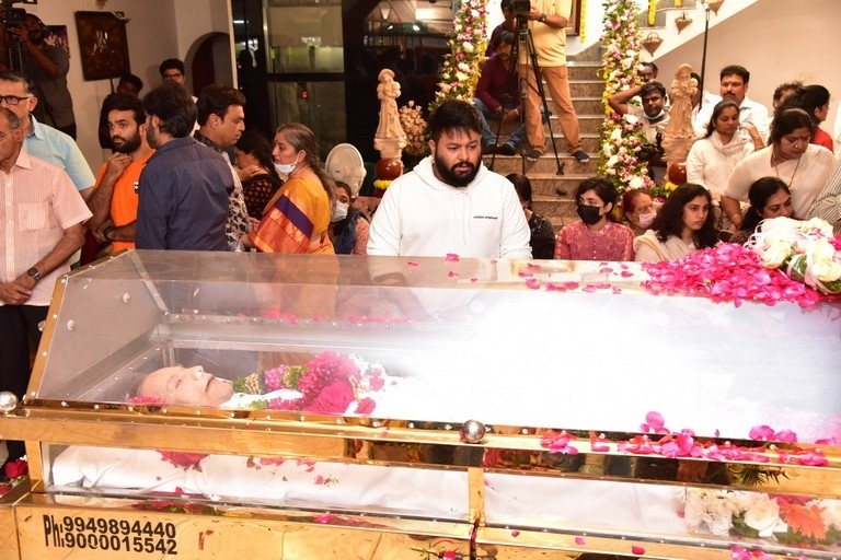 Celebs Pay Condolences to Superstar Krishna  - 39 / 111 photos