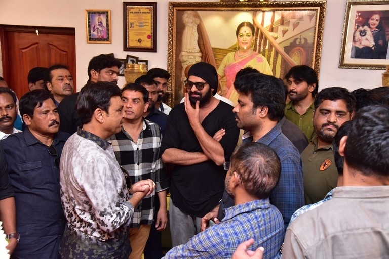 Celebs Pay Condolences to Superstar Krishna  - 40 / 111 photos