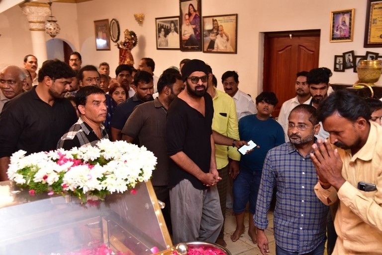 Celebs Pay Condolences to Superstar Krishna  - 42 / 111 photos