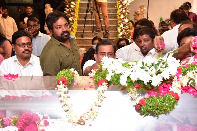 Celebs Pay Condolences to Superstar Krishna  - 45 / 111 photos