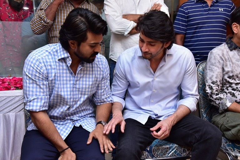 Celebs Pay Condolences to Superstar Krishna  - 49 / 111 photos