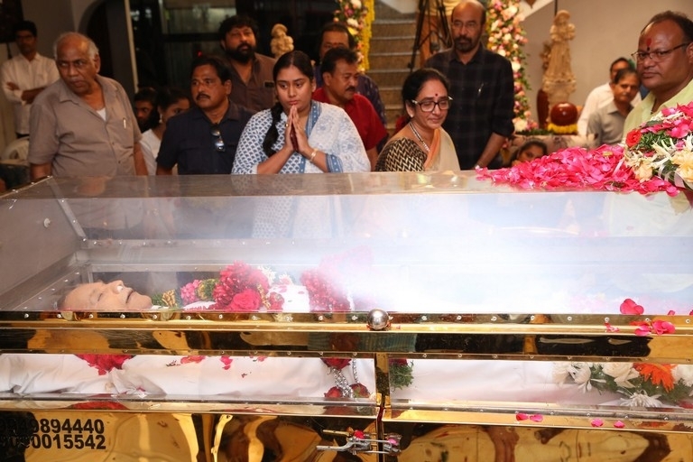 Celebs Pay Condolences to Superstar Krishna  - 51 / 111 photos