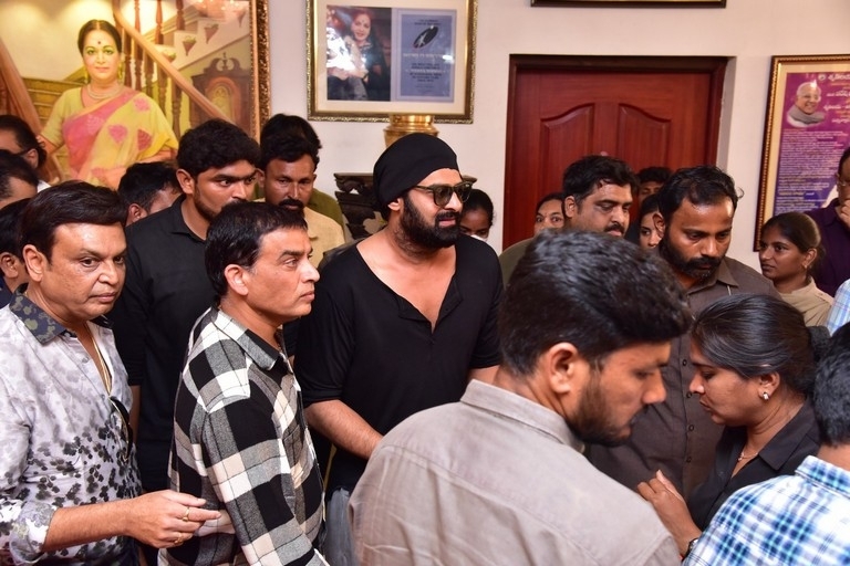 Celebs Pay Condolences to Superstar Krishna  - 57 / 111 photos