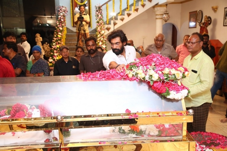 Celebs Pay Condolences to Superstar Krishna  - 61 / 111 photos