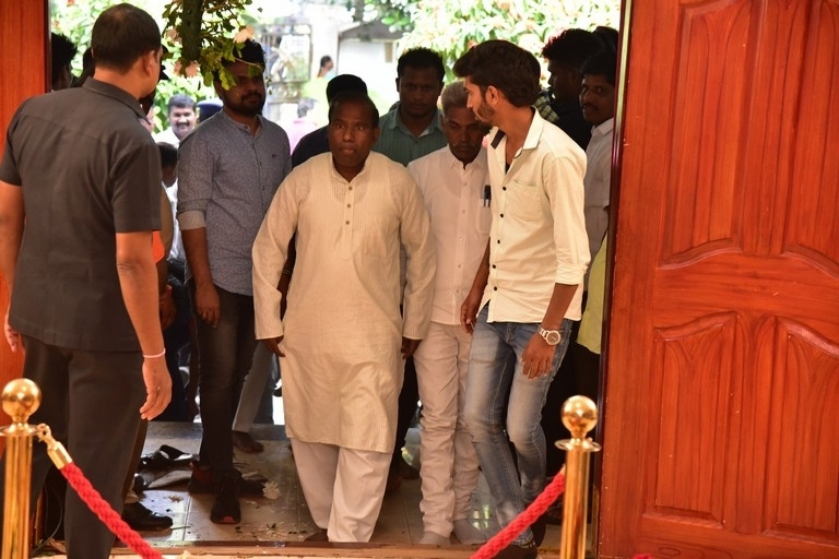 Celebs Pay Condolences to Superstar Krishna  - 63 / 111 photos