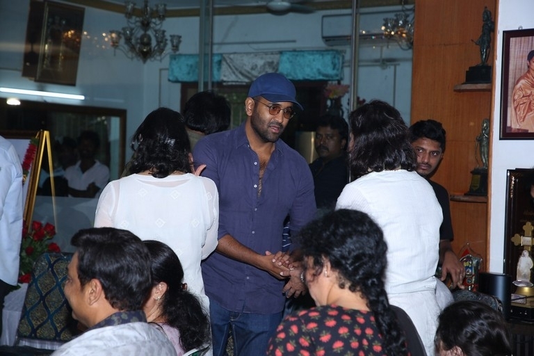 Celebs Pay Condolences to Superstar Krishna  - 65 / 111 photos