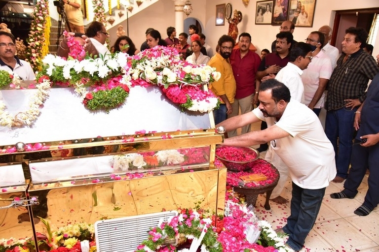 Celebs Pay Condolences to Superstar Krishna  - 71 / 111 photos