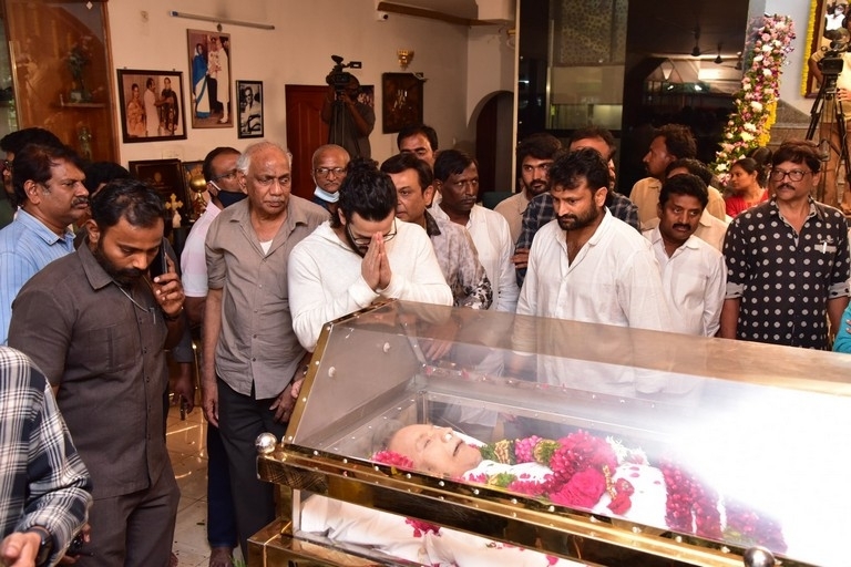 Celebs Pay Condolences to Superstar Krishna  - 74 / 111 photos
