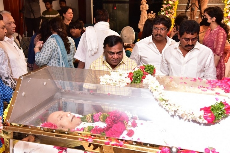 Celebs Pay Condolences to Superstar Krishna  - 75 / 111 photos
