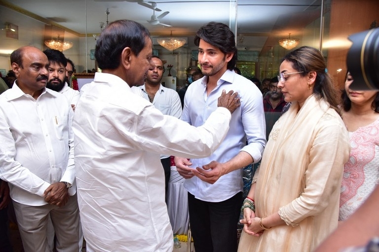 Celebs Pay Condolences to Superstar Krishna  - 76 / 111 photos