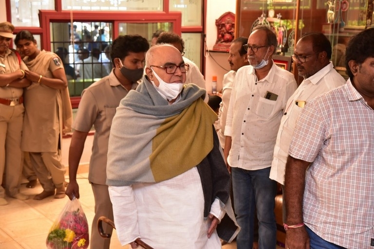 Celebs Pay Condolences to Superstar Krishna  - 77 / 111 photos