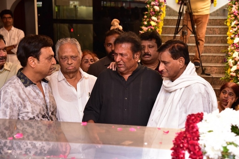 Celebs Pay Condolences to Superstar Krishna  - 79 / 111 photos
