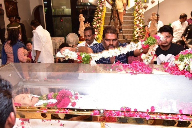 Celebs Pay Condolences to Superstar Krishna  - 80 / 111 photos
