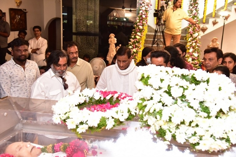 Celebs Pay Condolences to Superstar Krishna  - 81 / 111 photos