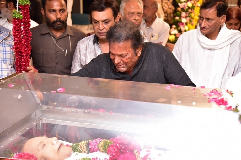 Celebs Pay Condolences to Superstar Krishna  - 82 / 111 photos