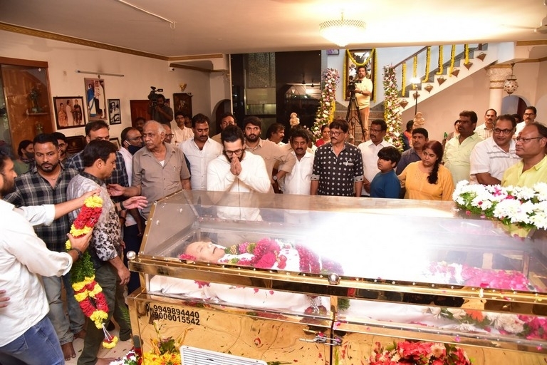 Celebs Pay Condolences to Superstar Krishna  - 86 / 111 photos