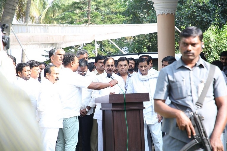 Celebs Pay Condolences to Superstar Krishna  - 87 / 111 photos