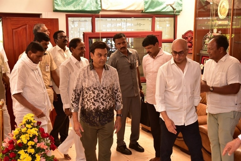 Celebs Pay Condolences to Superstar Krishna  - 89 / 111 photos